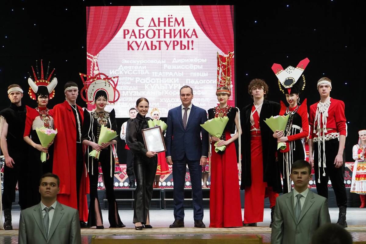 Артём Здунов поздравил работников культуры с профессиональным праздником
