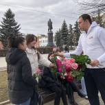 Встречи с родными участников СВО, праздничные концерты и вручение цветов: «Единая Россия» организует акции в честь 8 марта