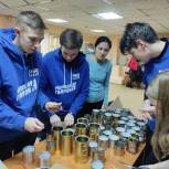 Заельцовское отделение «Единой России» организовало мастер-класс по изготовлению окопных свечей