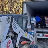 Более 25 тонн гуманитарного груза, собранного при помощи «Единой России», отправили из Иркутска в зону СВО