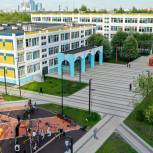 К 1 сентября в Москве благоустроят территории свыше 160 объектов образования