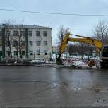 Благодаря вмешательству депутатов «Единой России» проезжая часть к двум социальным объектам освобождена от грунта и снега