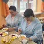 «Единая Россия» в Батайске оценила качество горячего питания  школах города