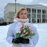 В Международный женский день Псков присоединился к всероссийской акции «Вам, любимые!»