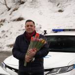 На Камчатке автоледи получили цветы и подарки от «Единой России»