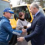 По партпроекту «Новая школа» Карачаево-Черкесия получила 13 автобусов для перевозки детей