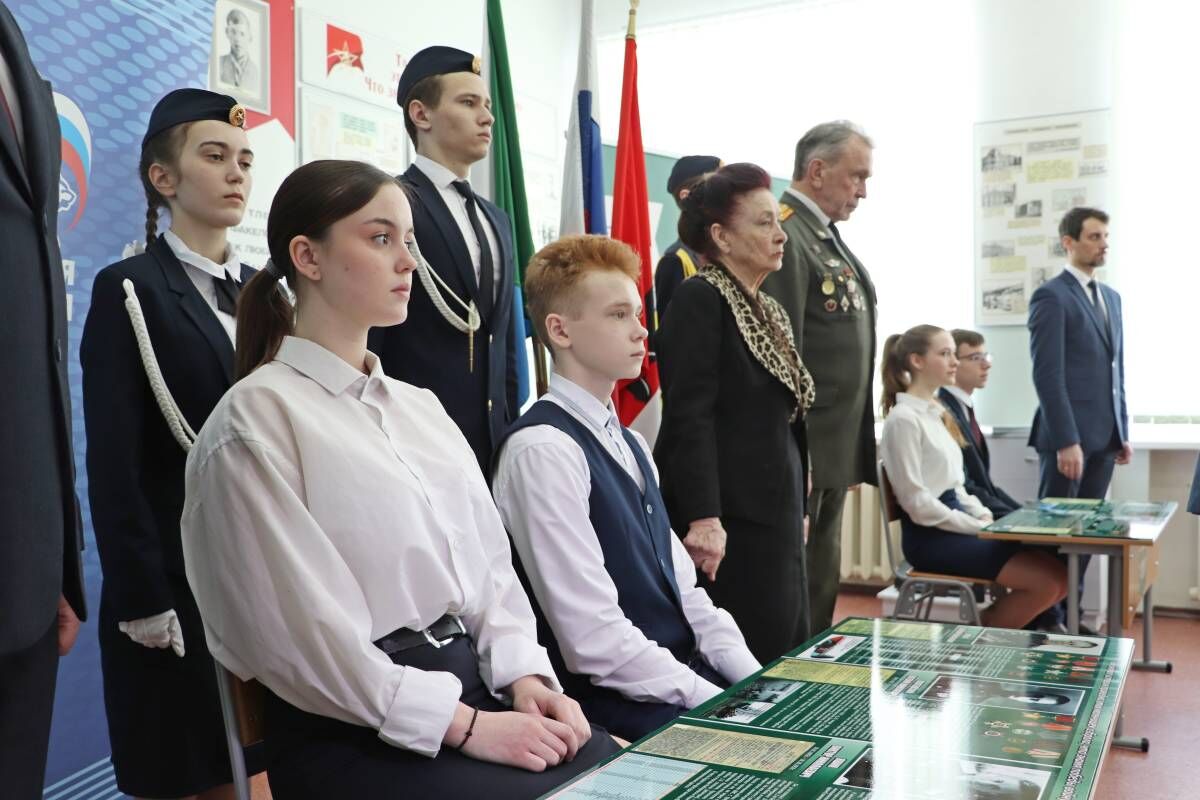 Две новые «Парты Героев» появились в хабаровской школе №15