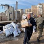 Продукты, средства гигиены, медикаменты, канцелярские принадлежности: «Единая Россия» в регионах продолжает помогать жителям Донбасса