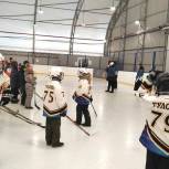 В Мурманске при поддержке «Единой России» состоялся традиционный турнир «Хоккей в валенках» среди детей