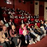 «Женское движение Единой России» в Дагестане организовало посещение кинотеатра для детей мобилизованных