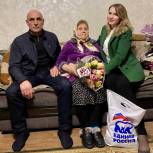 Хасавюртовские единороссы поздравили труженицу тыла и ветерана труда