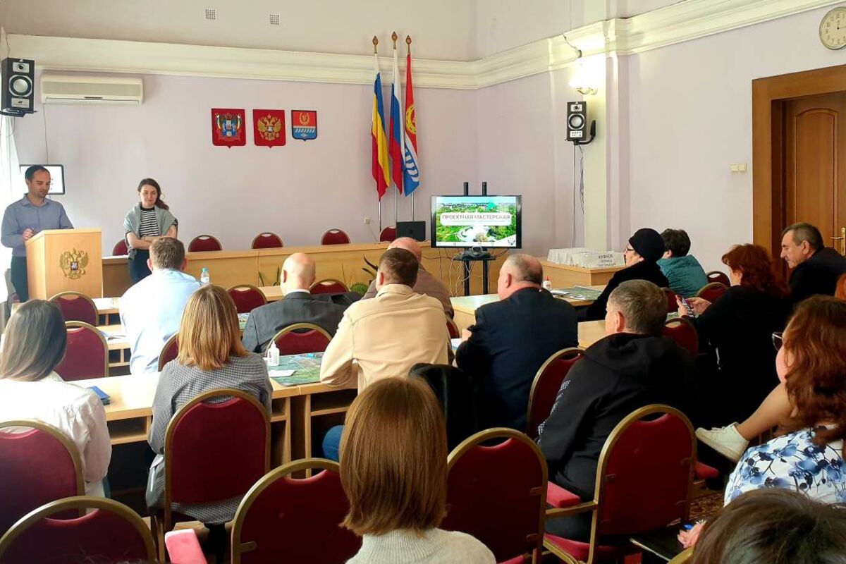 В рамках партпроекта «Единой России» «Городская среда» в Цимлянском районе обсудили план благоустройства сквера у обелиска строителям ГЭС
