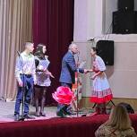 Партийцы поздравили с юбилеем Музей сибирской игрушки Назаровского района