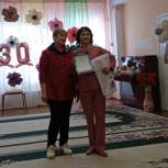 Еманжелинские партийцы поздравили с юбилеем детский сад «Аленушка» в поселке Красногорский