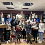 Анимационная программа, танцы и конкурсы – активисты «Молодой Гвардии» и «Единой России» провели развлекательную программу для маленьких жителей Донбасса
