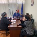 Депутат Джамаллудин Кудаев помог пенсионерке заменить окно