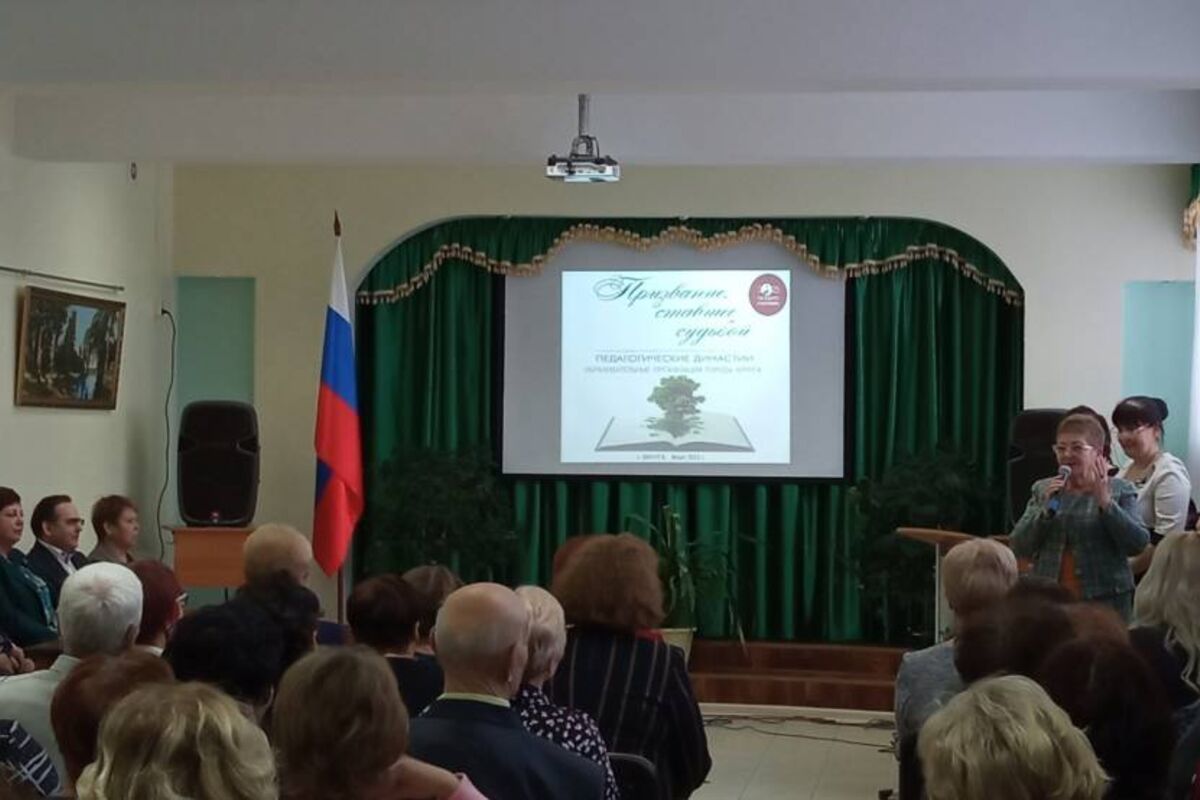 В Вичуге в рамках проекта «Единой России» «Новая школа» презентовали виртуальную книгу, посвященную профессиональному пути педагогов города