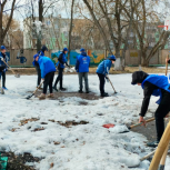 В Татарстане активисты «Молодой Гвардии Единой России» организовали субботник на территории приюта для детей