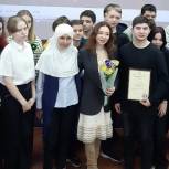 Юлия Литневская наградила учителей саратовской школы и пообщалась с их учениками
