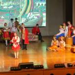 Во Владивостоке по инициативе «Единой России» дети участников СВО посмотрели мюзикл
