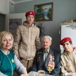 Члены партпроекта «Крепкая Семья» поздравили ветеранов с Днем защитника Отечества