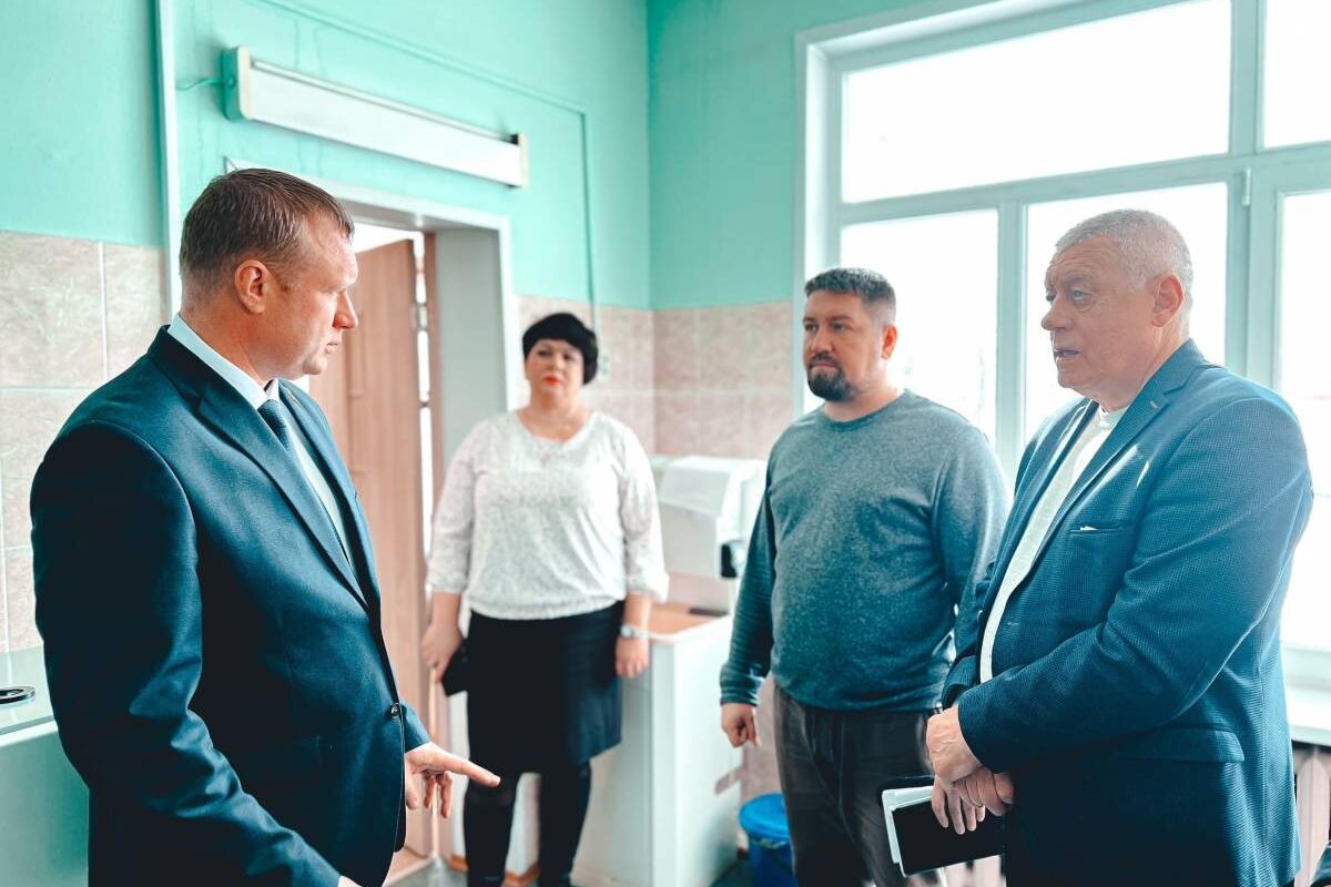Депутат Мособлдумы Максим Коркин посетил ФАПы в деревнях Дмитровка и Селиваниха