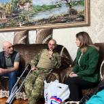 Единороссы Хасавюрта посетили семью мобилизованного, вернувшегося с ранением из зоны СВО