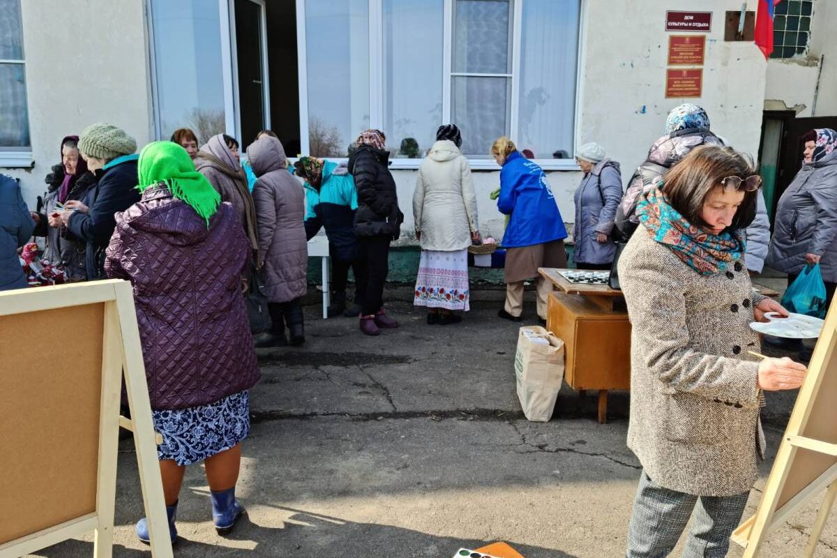 В рамках партпроекта «Единой России» «Старшее поколение» был  организован выезд «серебряных» волонтеров в Панинский район
