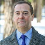 Дмитрий Медведев: Слова огромной благодарности женщинам, которые несут службу в Вооружённых Силах России, в тылу и на передовой приближают нашу Победу