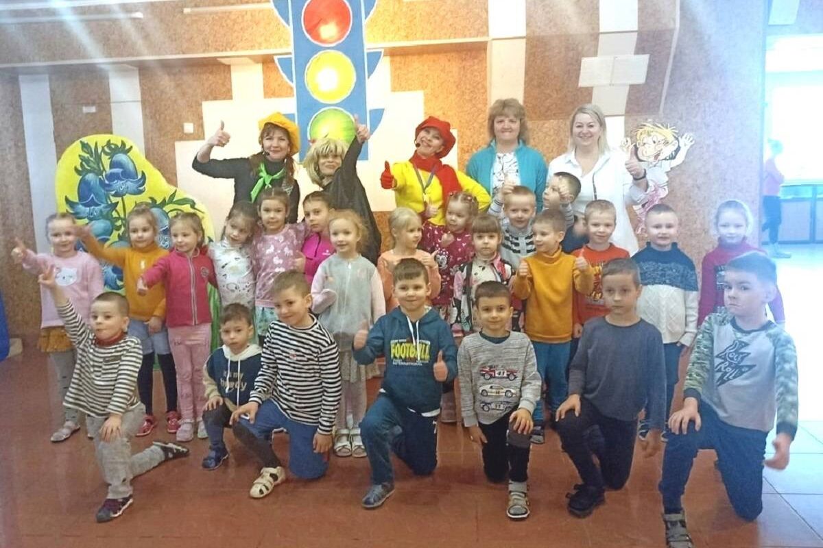 В Снежногорске для детей провели познавательную программу «Вопросы дядюшки Светофора»