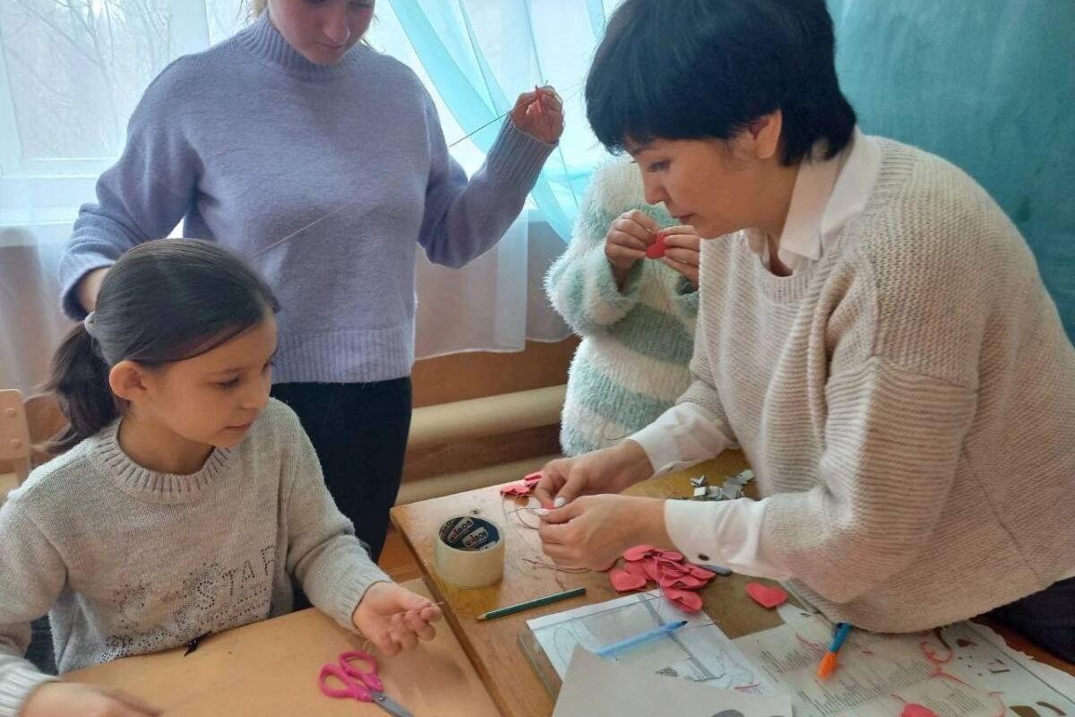 Школьники сделали «талисманы добра» для бойцов принимающих участие в СВО