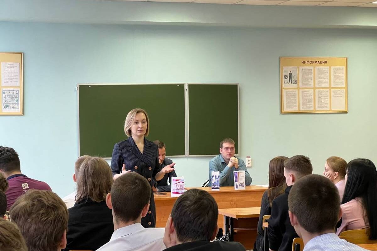 Единороссы рассказали студентам о сфере ЖКХ