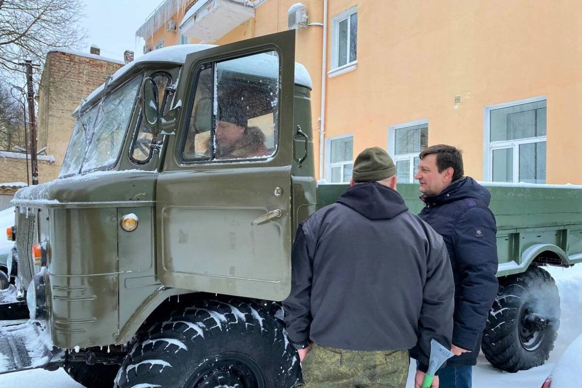 Надежная машина для наших ребят». Смоленские единороссы отправили в зону  СВО автомобиль ГАЗ-66 и допоборудование