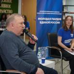 Герой России Владимир Шаманов встретился с волонтерами Донбасса в Барнауле
