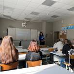 Молодогвардейцы проводят в школах Петербурга курс лекций о профессиональном росте и проектной деятельности