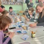 В Ямало-Ненецком автономном округе «Единая Россия» провела мастер-класс по росписи дерева для семей участников СВО