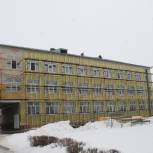 «Партийный десант» проверил ход строительных работ в школах Параньгинского района