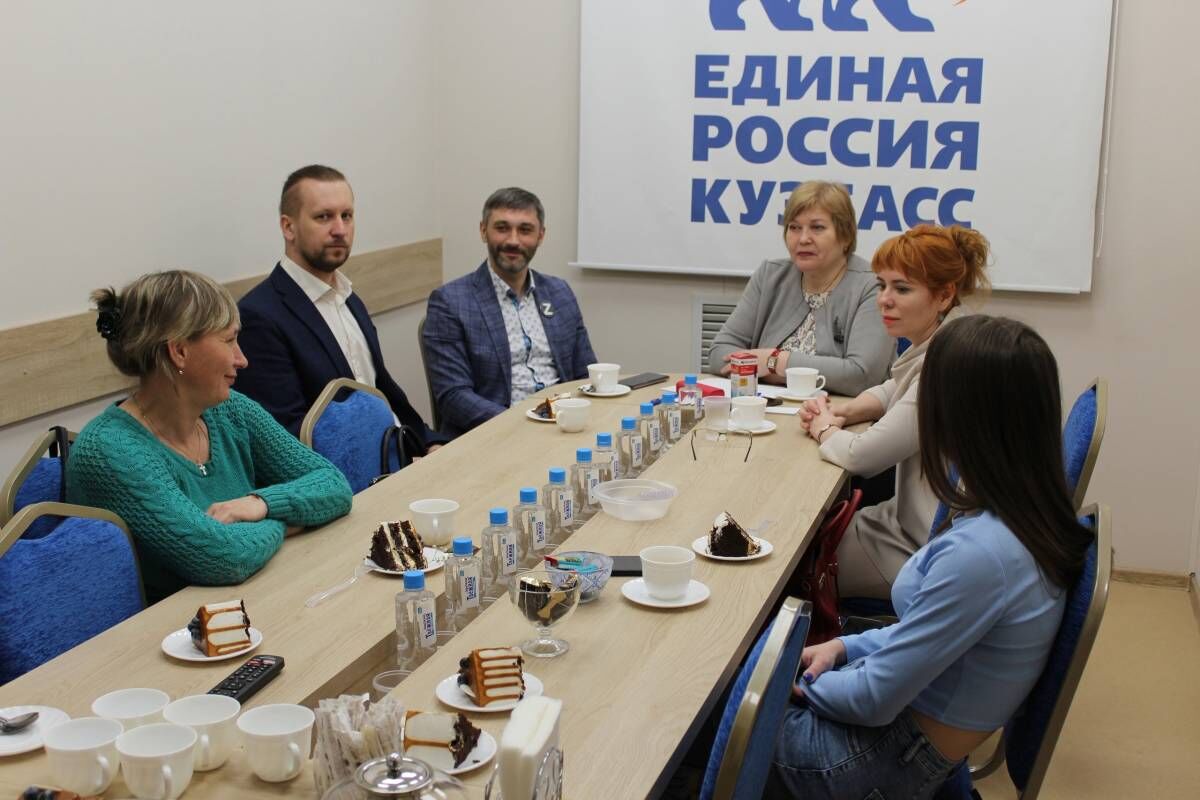 Активисты «Единой России» встретились с женами мобилизованных