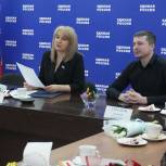 Руководители партийных проектов «Zа самбо» и «Женское движение Единой России» поздравили самбисток Иркутской области с предстоящим Международным женским днём