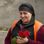 Молодогвардейцы поздравили женщин Чеченской Республики с 8 марта