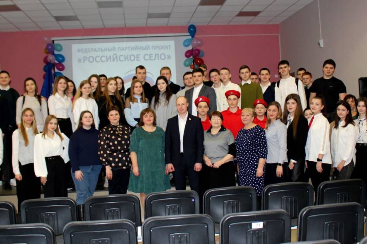 Курские единороссы провели урок профессионального самоопределения для школьников Обоянского района