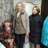 «Единая Россия» в Мартыновском районе поздравила тружениц тыла с 8 марта