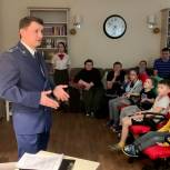 Прокурор Приволжского района Казани Артур Шарипов прочитал детям из дома «Семья Вместе» сказку