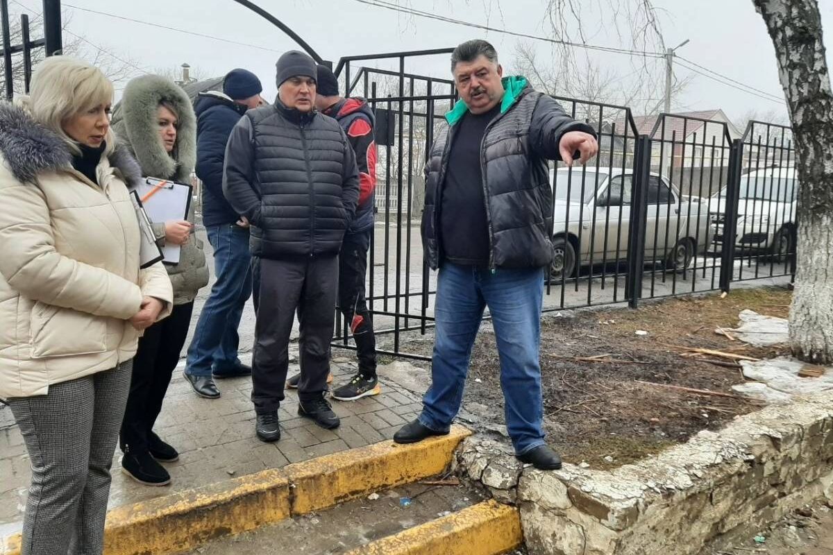 В Прохоровском районе продолжается ремонт  Береговской средней школы