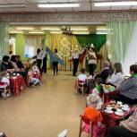 Курские единороссы в преддверии Международного женского дня провели семейный праздник «Связь поколений»