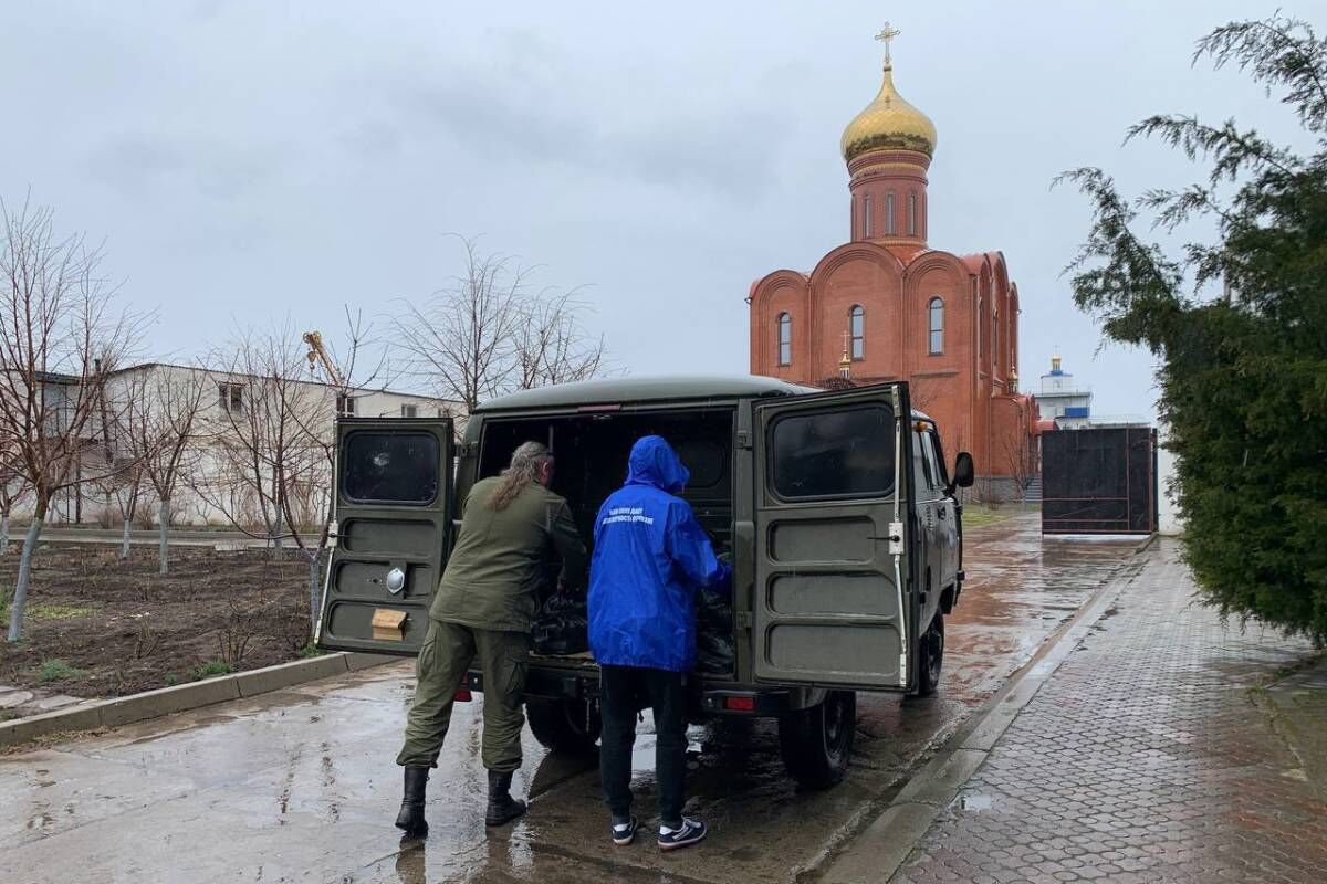 Волонтёры МГЕР и «Боевого Братства» передали в Мелитопольский монастырь  помощь для малообеспеченных горожан