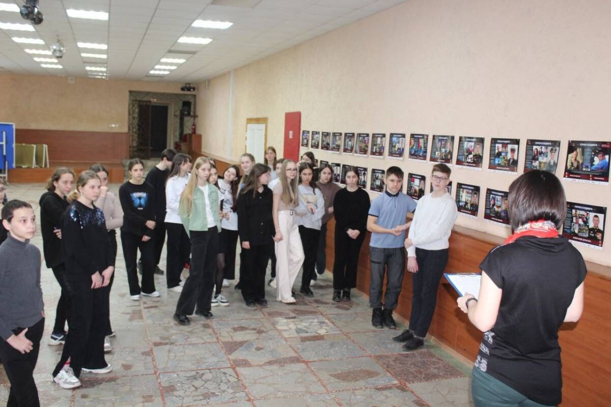 В Красноармейске активисты партии организовали выставку «Герои и подвиги»