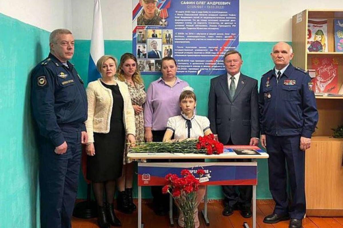 В Дубровской средней школе №21 городского округа Ефремов открыли «Парту Героя»