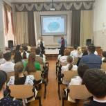 Активисты «Единой России» провели классную встречу
