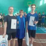 «Единая Россия» наградила победителей турнира по волейболу в Большереченском районе